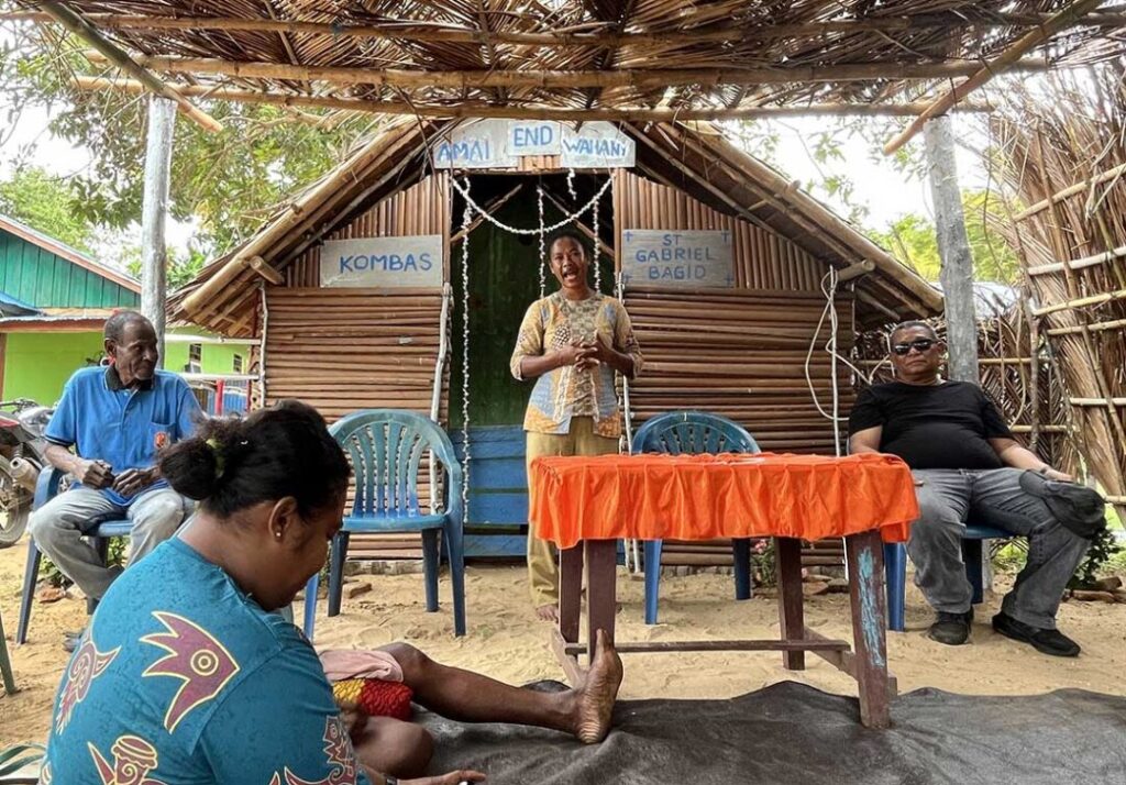 Ibu Esther reports on the activities of village women’s groups working with the BERDAYA program. (Photo: Perkumpulan Petrus Vertenten Msc Papua)