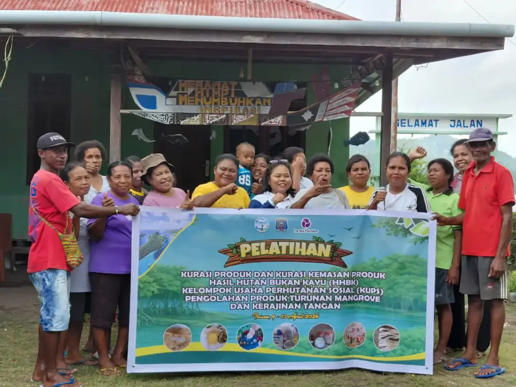 Training on the curation of mangrove derivative products for KUPS Sinyalep in Friwen Village aims to improve quality, add value, and increase the competitiveness of mangrove-based products to be ready for the local market (created by PKPRA – Friwen April 2026).