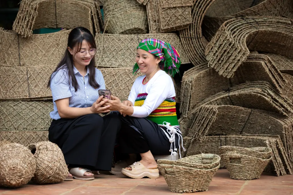 Staff from partner microfinance institutions provide support to trainees